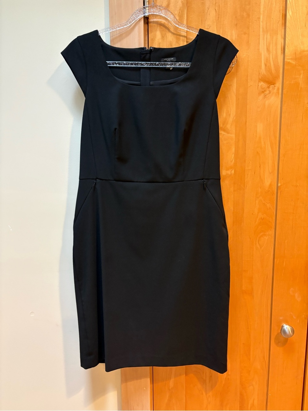 Ann Taylor 8p Black Cap-Sleeve Sheath Dress